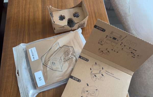 Cardboard phone holder glasses